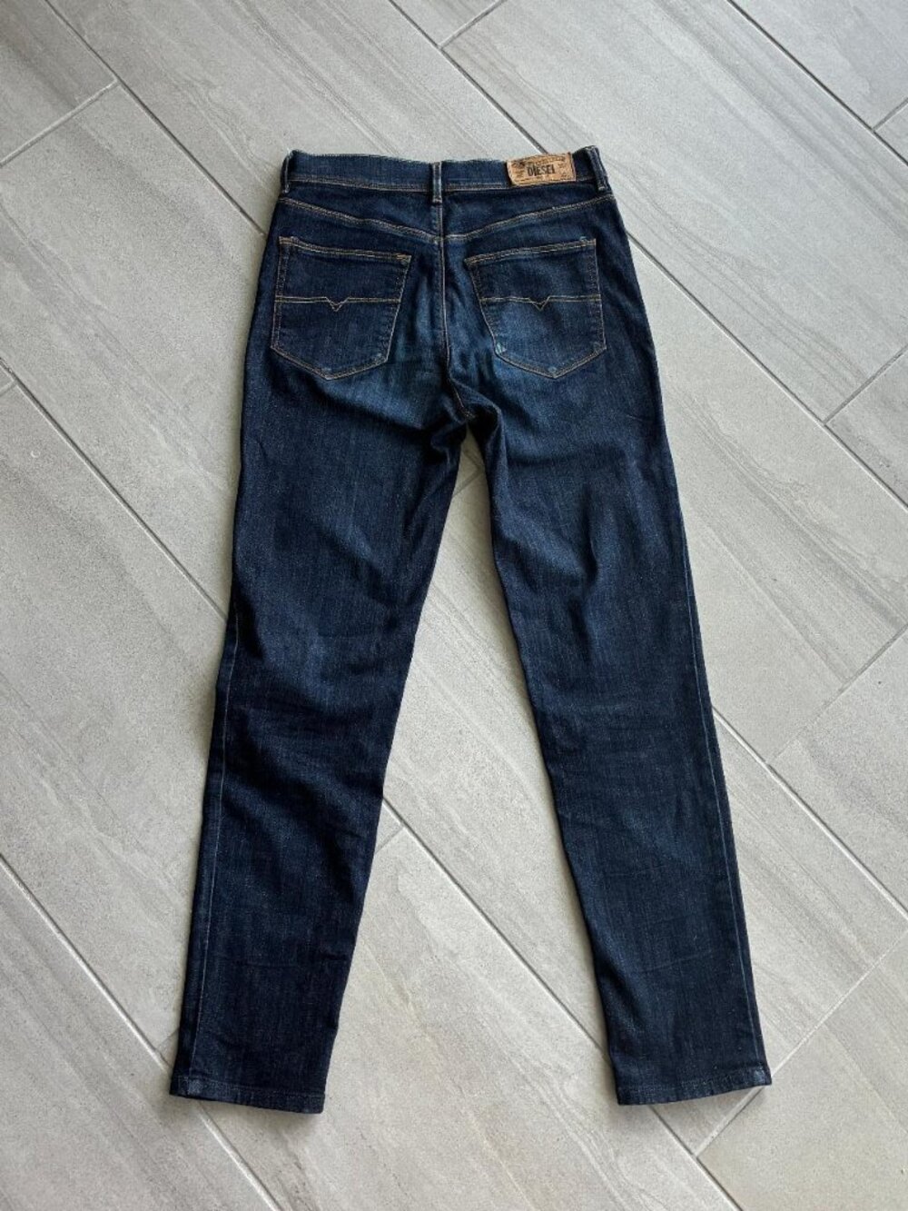 Diesel Highkee High-Rise Straight-Leg Jeans โ Dark Wash ๐ - Picture 2 of 8